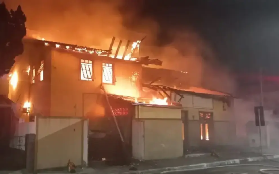 Incêndio em abrigo deixa quatro mortos