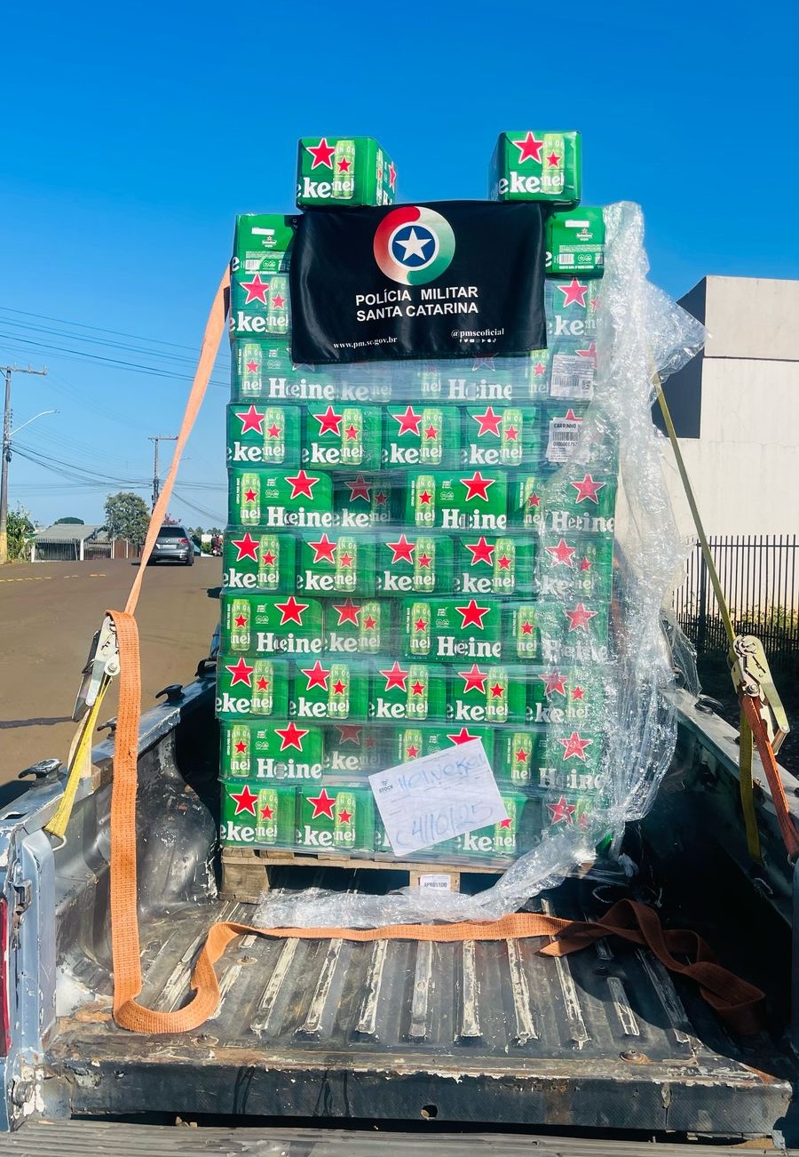 Carga de Heineken avaliada em R$ 21 mil é apreendida em abordagem policial