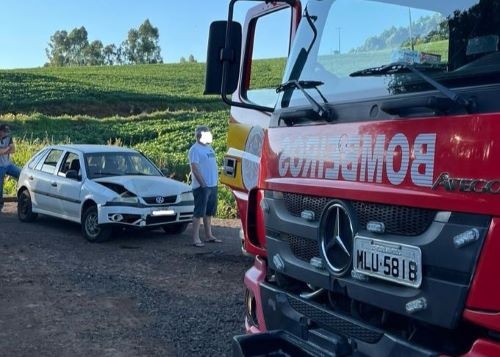 Colisão frontal entre veículos é registrada no interior de Cunha Porã